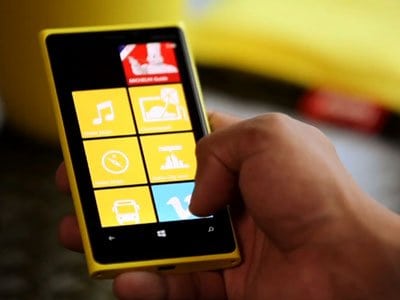 Cómo tomar y guardar la captura de pantalla en Nokia Lumia